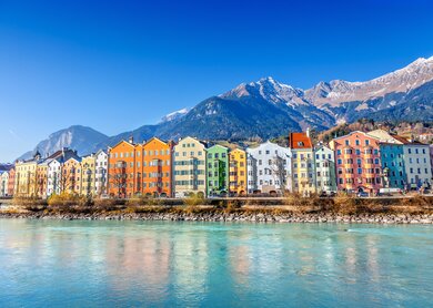 Innsbruck Oesterreich Berg- Stadtpanorama | © Gettyimages.com/adisa