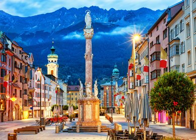 Altstadt Innsbruck mit Blick auf die Nordkette | © Gettyimages.com/Xantana