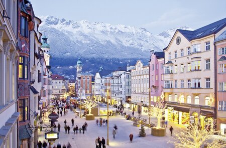 Beliebte Einkaufs- und Flanierstraße Marie-Theresien-Straße in Innsbruck im Winter | © Innsbruck Tourismus/Christof Lackner