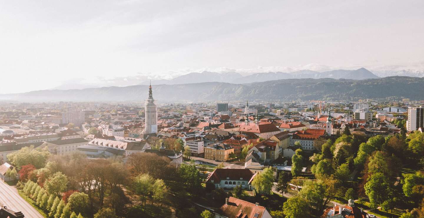 Panoramabild der Stadt Klagenfurt am Wörthersee | © Gettyimages.com/EyeEm Mobile GmbH