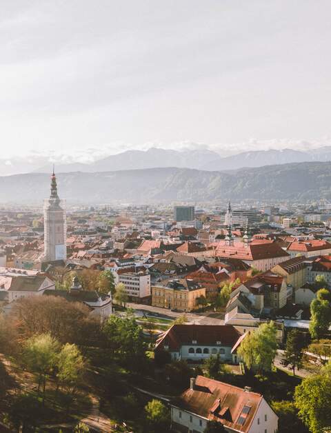 Panoramabild der Stadt Klagenfurt am Wörthersee | © Gettyimages.com/EyeEm Mobile GmbH