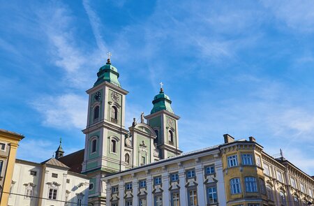 Die Alte Kathedrale, auch Ignatiuskirche genannt, oder die Jesuitenkirche ist eine Kirche in Linz, Oesterreich | © Gettyimages.com/Dzmitry Trambitski