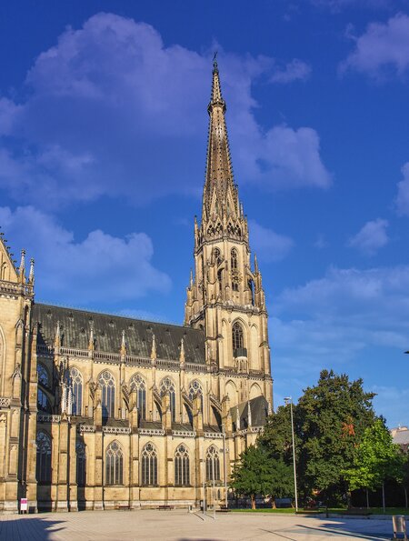 Blick auf die Marienkirche in Linz mit blauem Himmel | © Gettyimages.com/Rudolf Ernst