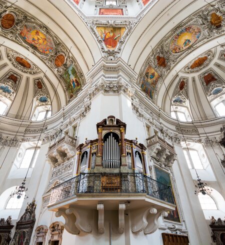 Innenansicht des Salzburger Kathedrale in Oesterreich | © Gettyimages.com/gregobagel