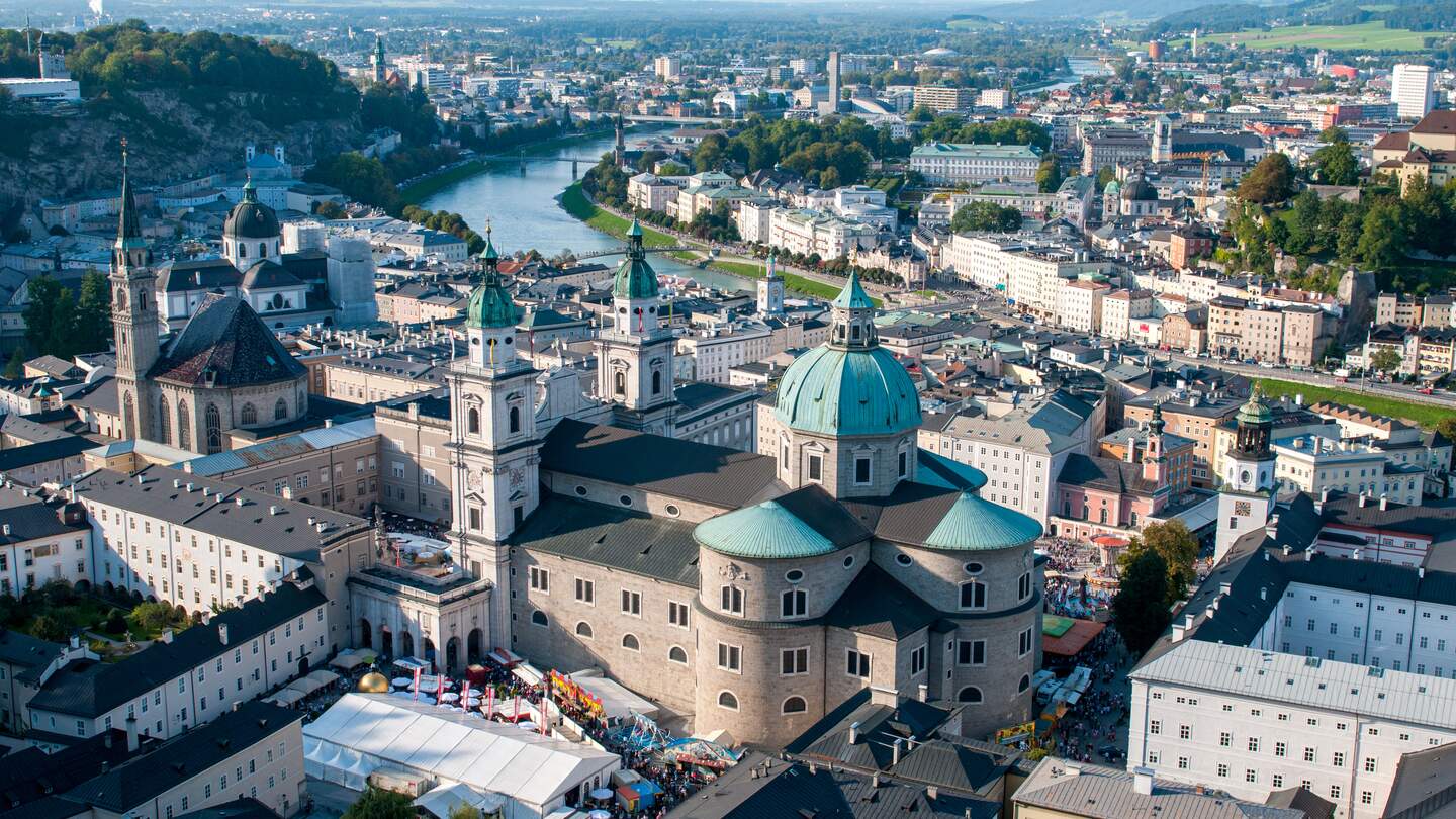 Stadtbild der beruehmten und malerischen Salzburger Ferienstadt | © Gettyimages.com/mpalis