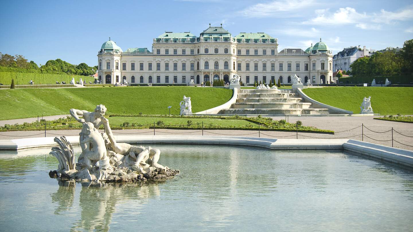 Schloss Oberes Belvedere, bei schoenem Wetter in Wien | © Gettyimages.com/Yarchyk