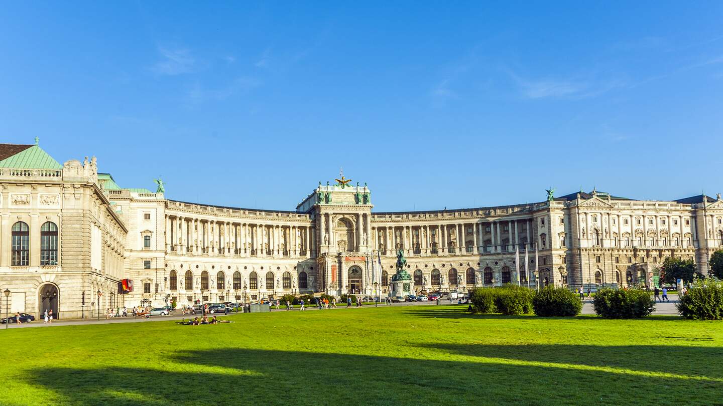 Panorama der Hofburg in Wien, Oesterreich | © Gettyimages.com/Meinzahn