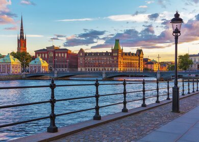  Malerischen Sonnenuntergang in der Altstadt in Stockholm | © gettyimages.com/scanrail