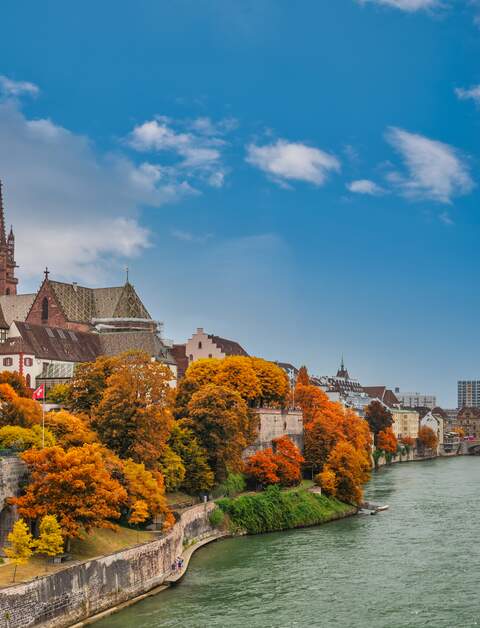 Blick auf die Skyline von Basel im Herbst | © Gettyimages.com/Noppasin Wongchum