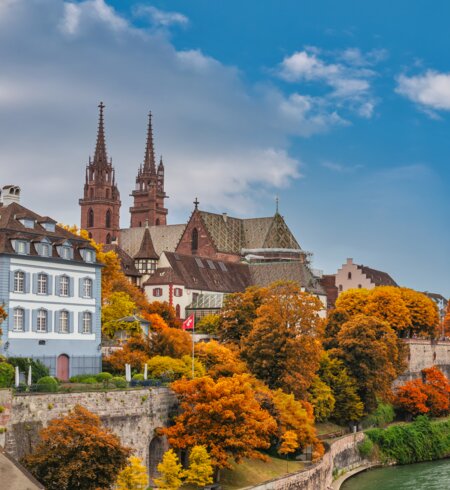 Blick auf die Skyline von Basel im Herbst | © Gettyimages.com/Noppasin Wongchum