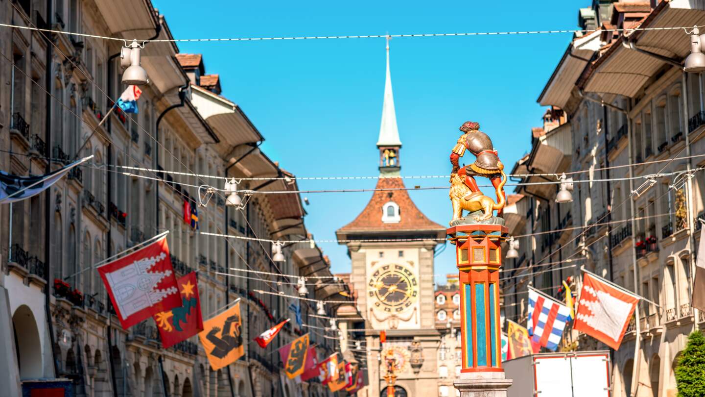 Kramgasse in der Altstadt von Bern | © gettyimages.com/RossHelen