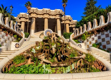 Park Guel Eingang:Gaudis maerchenhafte Architektur | © gettyimages.com/OlaySolodenko