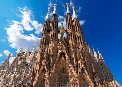 Die berühmte katholische Basilika der Sagrada Familia in Barcelona | © Gettyimages.com/catalby