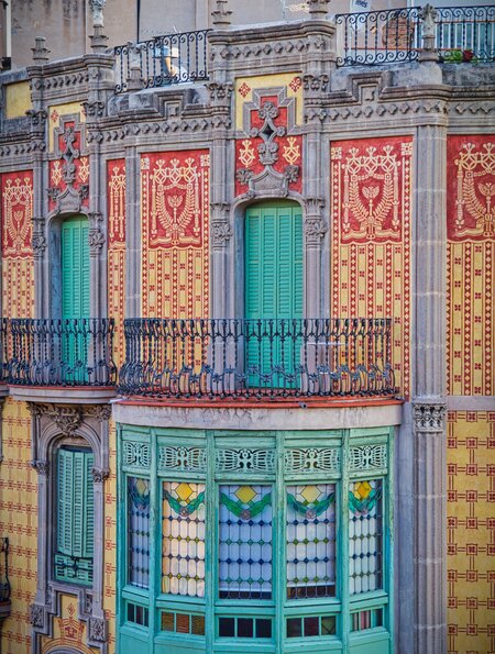 Eine schöne Fassade eines Hauses in der Altstadt von Bareclona | © pixabay/jonny_joka