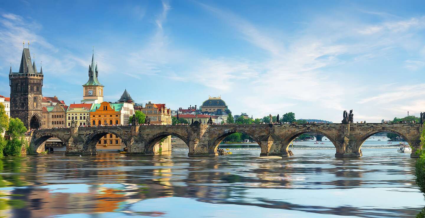 Karlsbruecke auf Moldau | © Gettyimages.com/Givaga