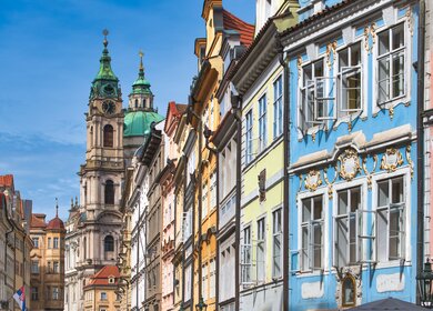 In das bunte Viertel Mala Strana in Prag | © gettyimages.com/michelangeloop