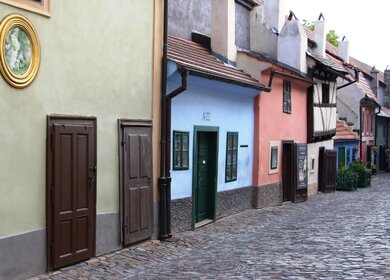 Goldenes Gaesschen auf der Prager Burg in Prag | © Gettyimages.com/sanniely
