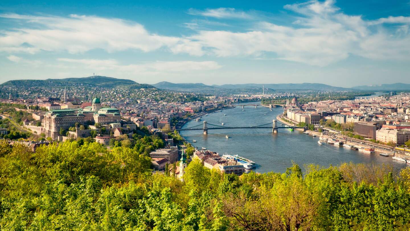 Blick auf das Panorama der Stadt Budapest mit der Donau | © Gettyimages.com/focusstock