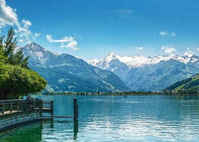 Zell am See mit Blick auf den See in Kitzsteinhorn | © Gettyimages.com/hiphunter