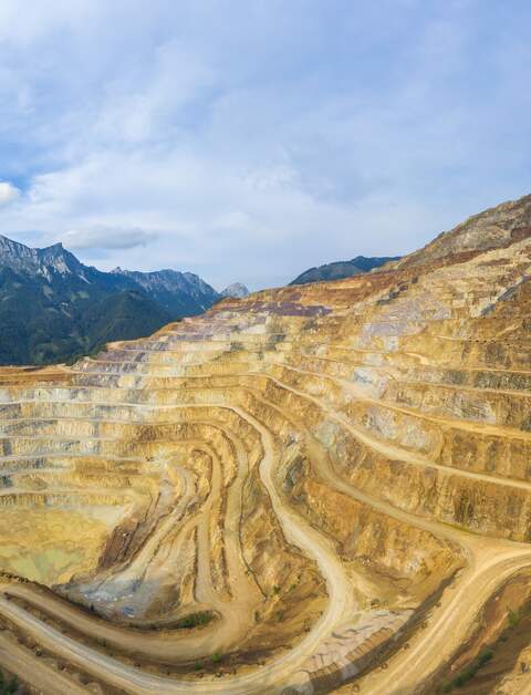  Ausgrabung, Geologie, Eisenerzbergwerk | © Gettyimages.com/dietermeyrl