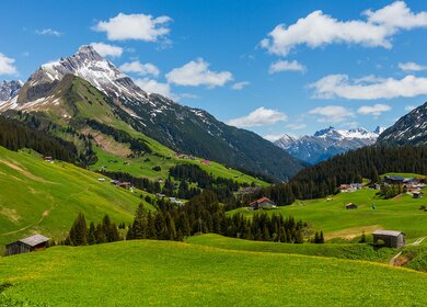 Sommer Alpen Bergblick zum Biberkopf Mount | © gettyimages.com/j-wildman