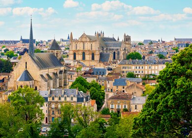 Blick auf die Altstadt von Poitiers | © Gettyimages.com/margouillatphotos
