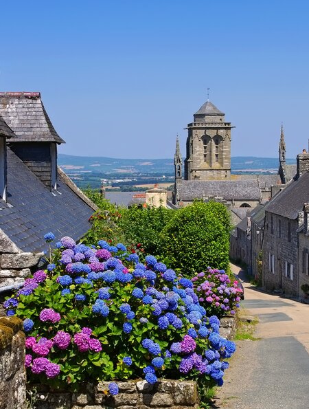 Mittelalterliches Dorf Locronan, Bretagne in Frankreich | © Gettyimages.com/lianem