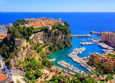 Altstadt und Prinzenpalast auf dem Felsen im Mittelmeer, Monaco, Suedfrankreich | © Gettyimages.com/xantana