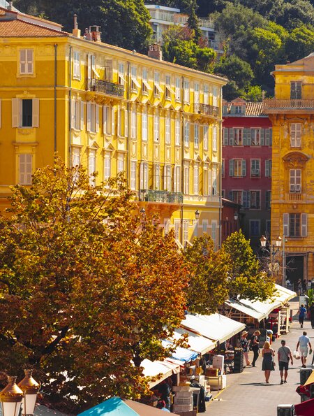 Cours Saleya Blumenmarkt in Nizza | © Gettyimages.com/Eva-Katalin