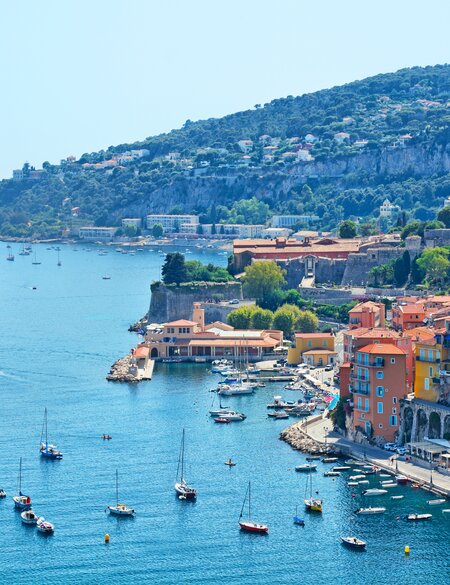 Blick von obe auf den Hafen von Nizza | © Gettyimages.com/alxpin