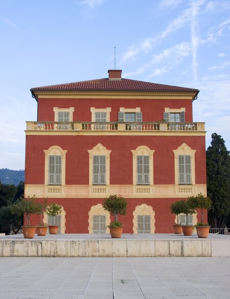 Schoene genuesische Villa aus dem 17. Jahrhundert in Nizza, in der sich heute das Matisse-Museum befindet | © Gettyimages.com/onfilm
