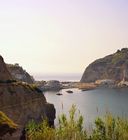 liegende Insel Ischia | © ANITA GIOIA / 2016 Thinkstock.