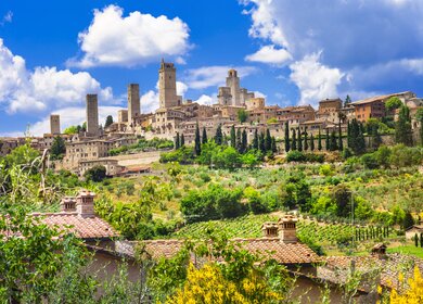Blick auf San Gimignano in der Toskana | © Gettyimages.com/Freeartist
