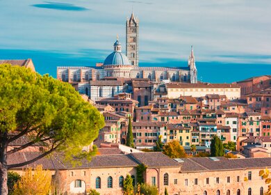 Dom von Siena an sonnigen Tagen, Toskana, Italien | © Gettyimages.com/kavalenkavavolha
