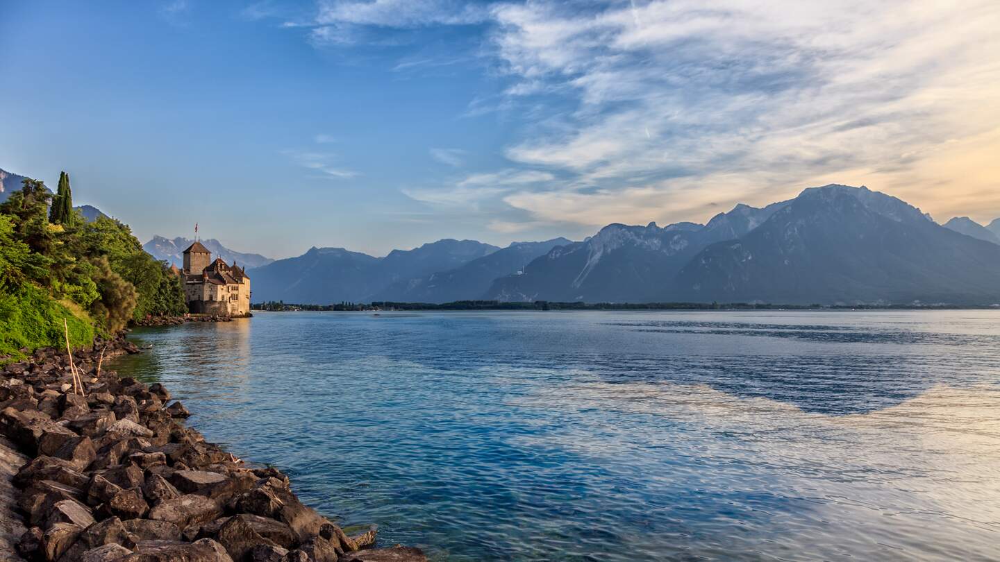 Blick auf das Schloss Chillon und den Genfersee | © Gettyimages.com/GoranQ