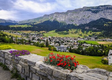 Ansicht der malerische Stadt Flims im Kanton Graubünden in der Schweiz | © GettyImages.com/	Kee Seng Chew