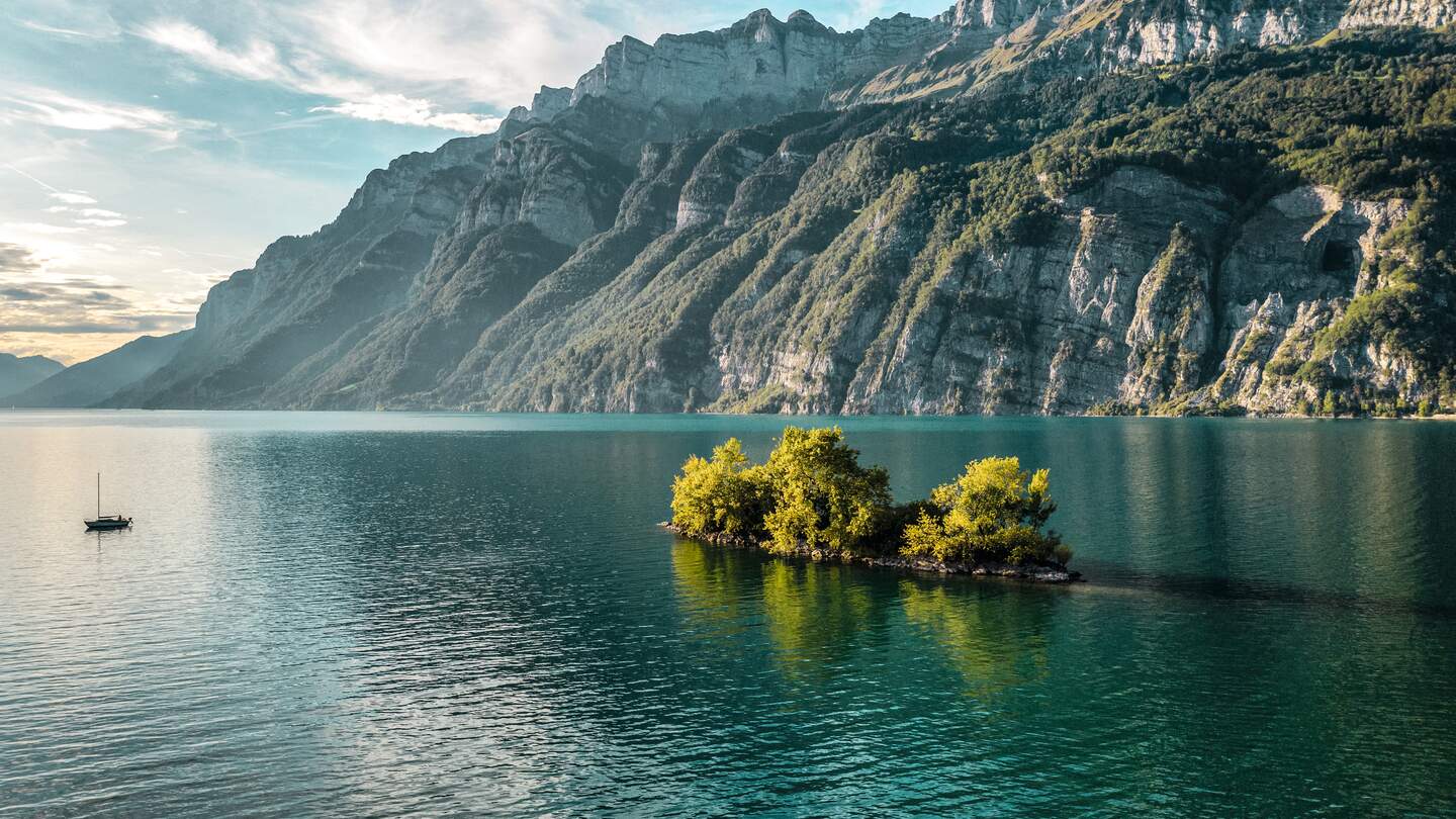 Die kleine Schnittlauchinsel im Walensee bei Quarten | © Schweiz Tourismus/Roland Gerth