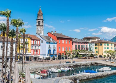 Bunte Haeuser an der Promenade von Ascona am Lago Maggiore | © Gettyimages.com/AleMasche72