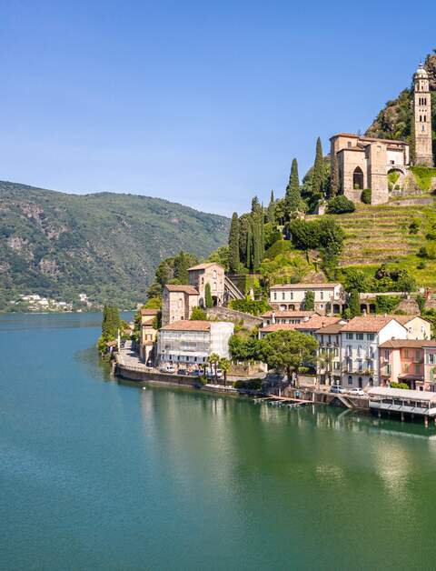 Atemberaubende Aussicht auf das traditionelle Dorf Morcote am Luganersee im Kanton Tessin in der Schweiz | © Gettyimages.com/AsianDream