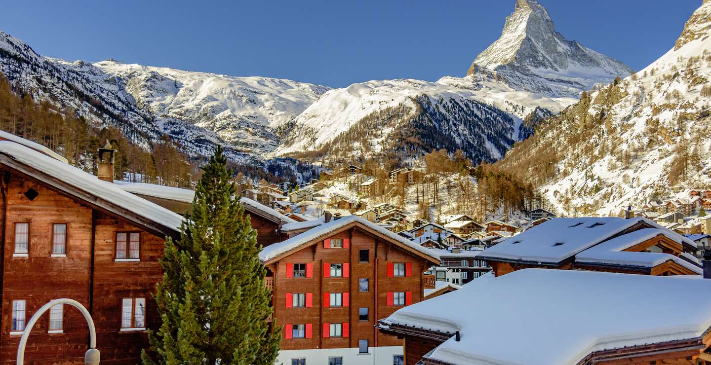 Die Stadt Zermatt im Winter | © Gettyimages.com/ondrejbucek