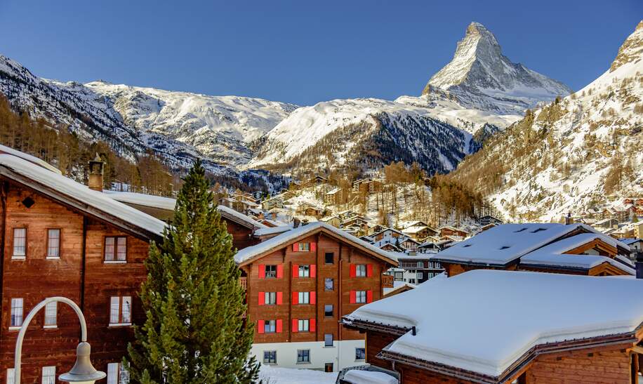 Die Stadt Zermatt im Winter | © Gettyimages.com/ondrejbucek