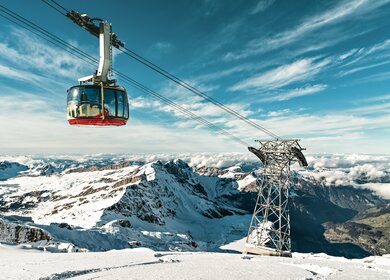 Panorama-Gondelbahn Titlis Rotair auf dem Titlis in der Zentralschweiz | © Titlis Bergbahnen/Roger Gruetter   