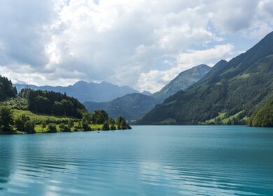Seenfluegger des Vierwaldstättersees, Burglen-Stadt im Kanton Nidwalden, Schweiz | © Gettyimages.com/beyhanyazar