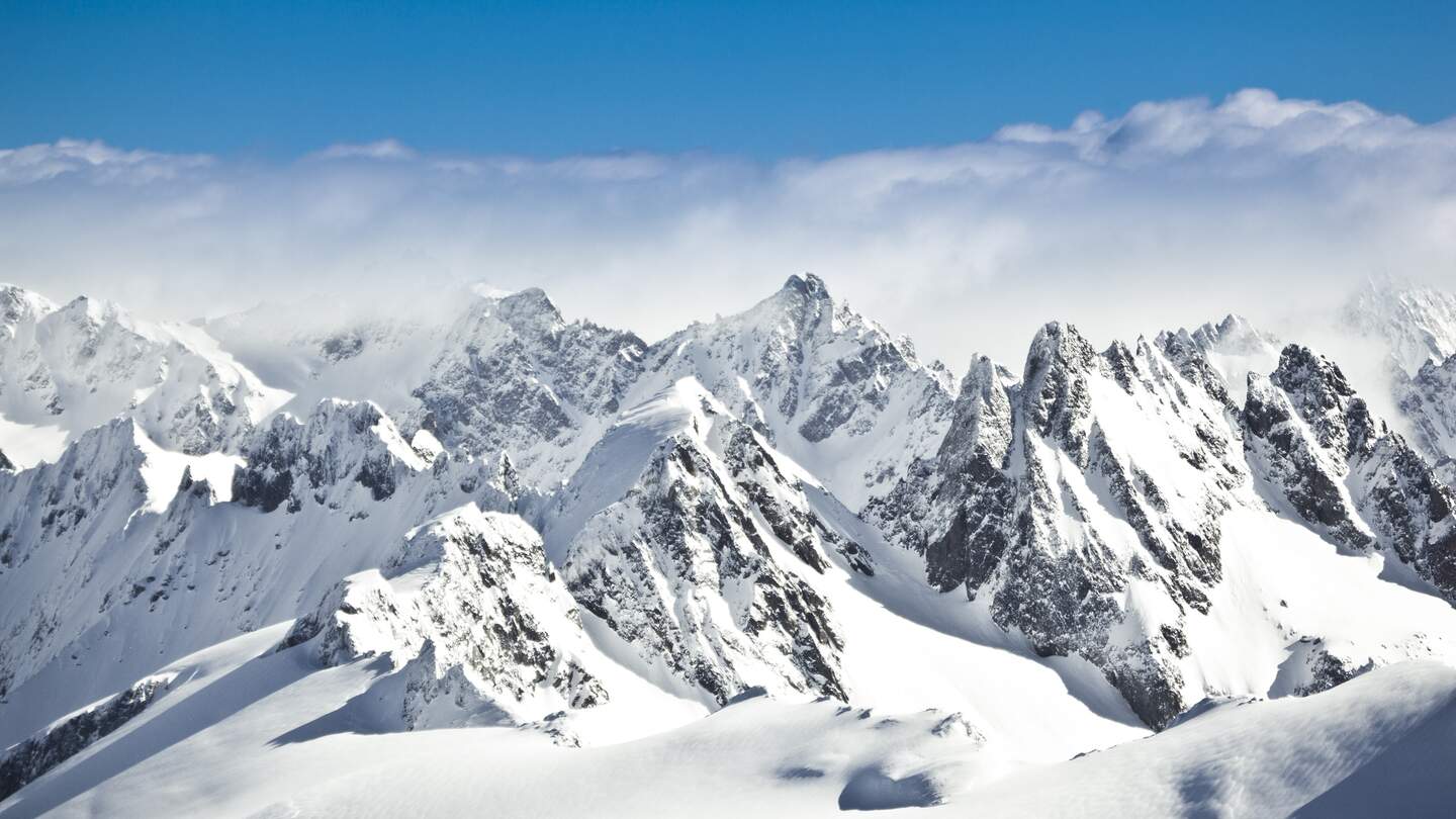 blick ueber nebelige berge vom titlis, engelberg, Schweiz. 3200m ueber dem Meeresspiegel. | © Gettyimages.com/35007