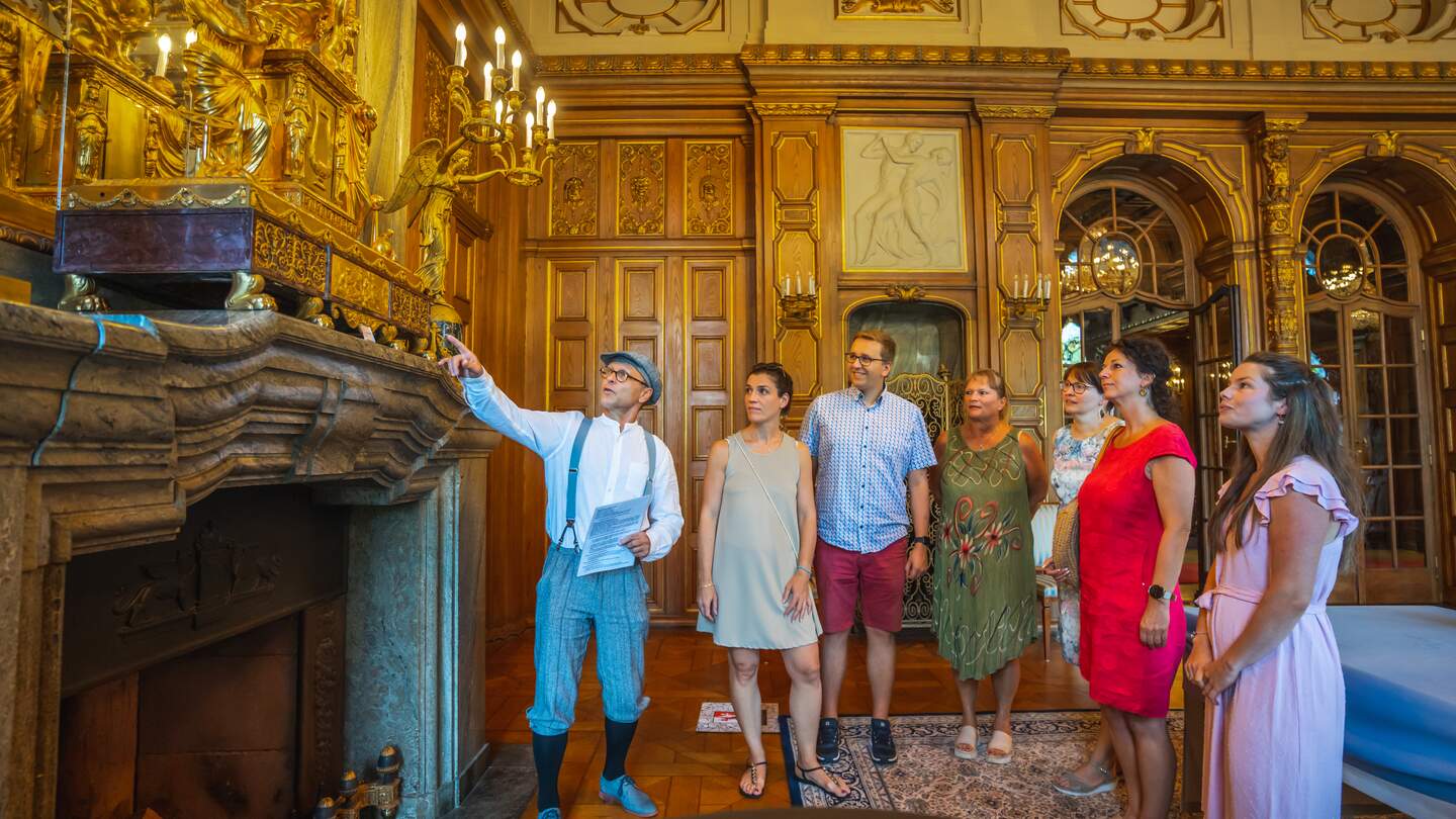 Menschen stehen in einem Museum | © GoMedienDesign | Oliver Göhler