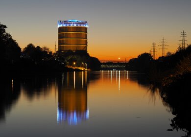 Sicht auf das Gasometer Oberhausen bei Nacht | © Thomas Machoczek