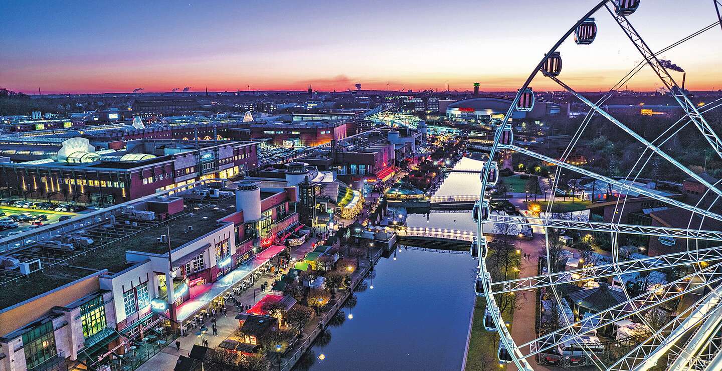 Die Promenade am Westfield Centro von Oben in der Abenddämmerung | © Carsten Walden