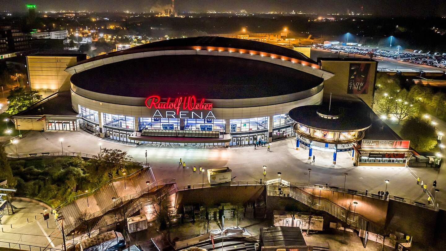 Sicht auf die Rudolf Weber Arena in Oberhausen bei Nacht | © ASM Global