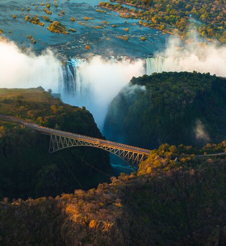 Africa Viktoriafaelle an Bahnstrecke | © GettyImages.com/3dan3