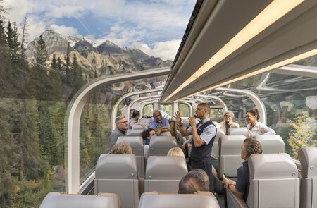 An Bord der GoldenLeaf Class im Rocky Mountaineer | © Rocky Mountaineer
